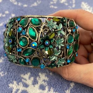 Beautiful turquoise crystal bracelet
